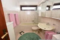 Wannenbad mit Lüftungsfenster