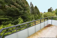 Schöner Balkon mit grüner Aussicht