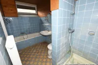 Geräumiges Badezimmer