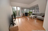 Lichtdurchflutetes Wohnzimmer