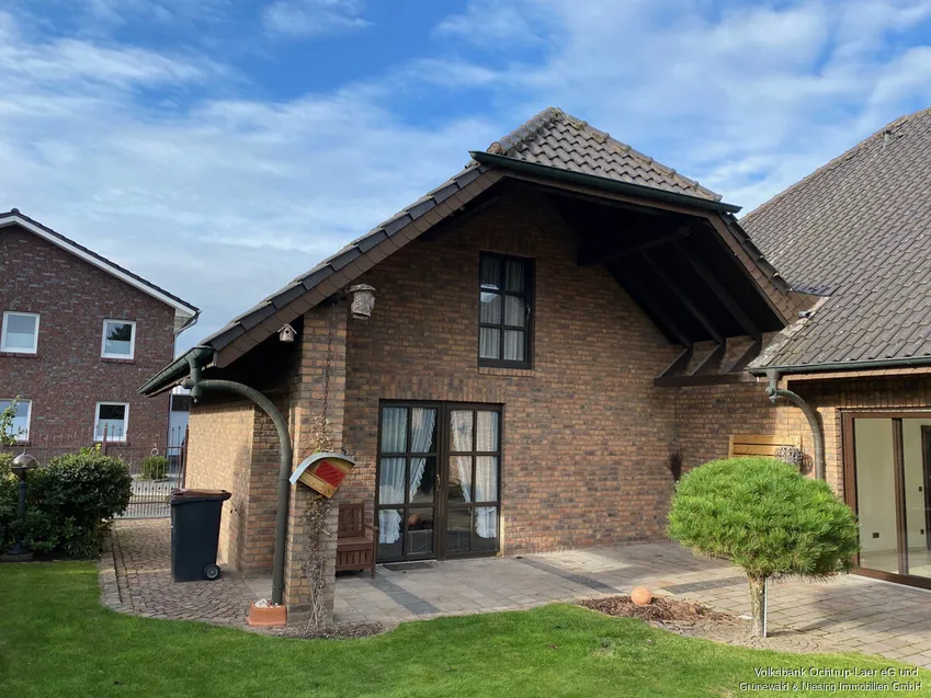 Terrasse + Garageneingang