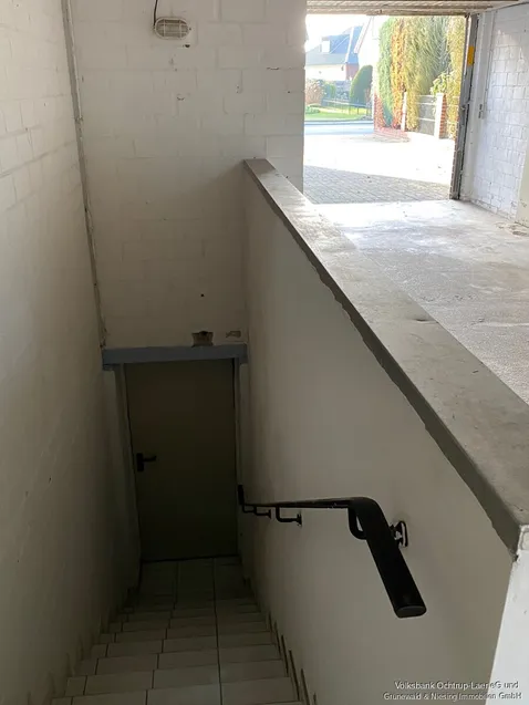 Kellereingang aus der Garage