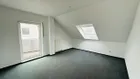 Schlafzimmer mit Zugang auf den Balkon