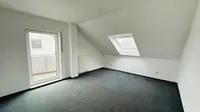 Schlafzimmer mit Zugang auf den Balkon