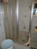 Badezimmer mit Dusche
