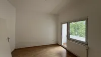 Schlaf-/Kinderzimmer mit Zugang zum Balkon