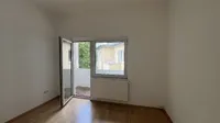 Schlaf-/Kinderzimmer mit Zugang zum Balkon