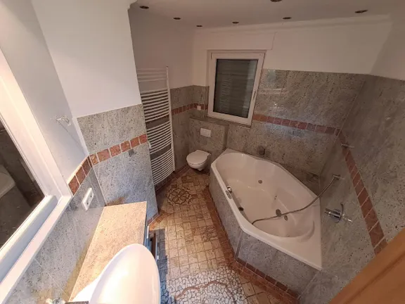Badezimmer EG