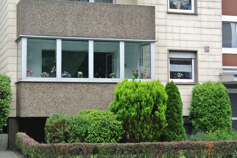 Neu renoviert ! Diese Singlewohnung mit Wintergarten wartet auf SIE !