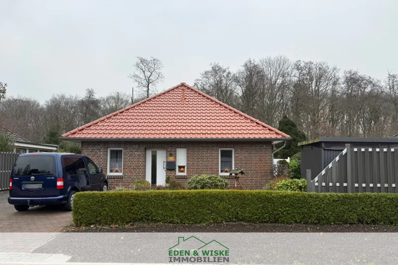 VERMIETETE DOPPELHAUSH&Auml;LFTE AM WALDRAND