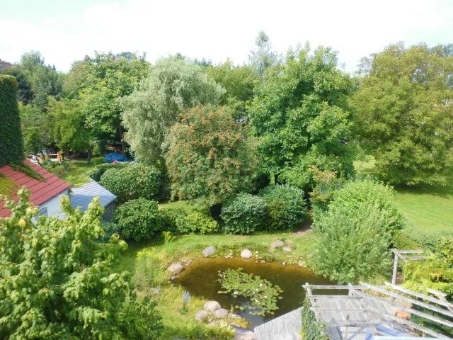 VERMIETET – 2-Zimmer-DG-Whg. mit Wintergarten und Einbauküche
