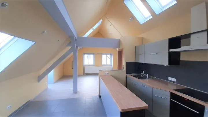 VERMIETET – Hochwertige 2-Zimmer-Dachgeschoss-Wohnung mit Einbauküche