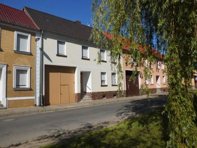 VERKAUFT – Beziehbares Bauernhaus mit Scheune, Innenhof und Garten