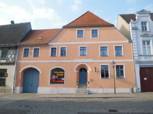VERKAUFT – Modernisiertes Wohn-Geschäftshaus am Bad Belziger Marktplatz