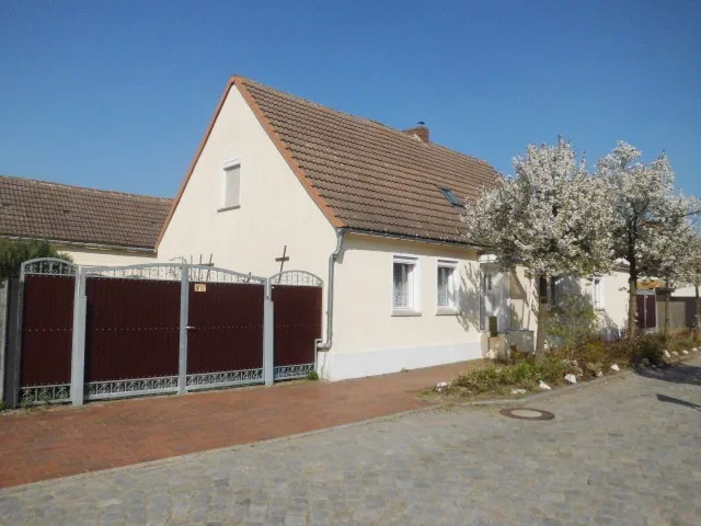 VERKAUFT – Bauernhaus mit schönem Garten in Nebenstraße