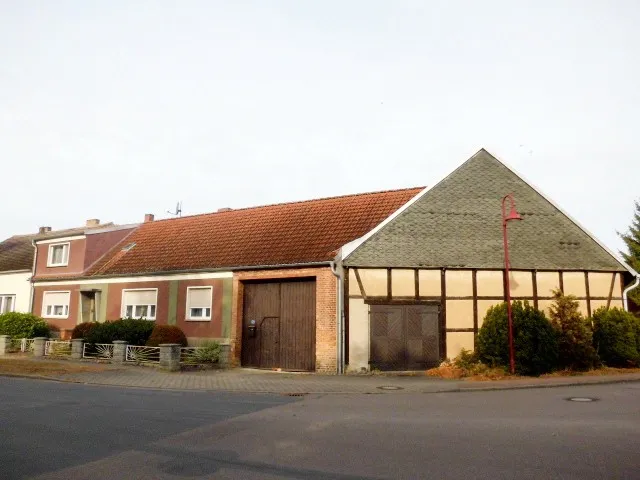 VERKAUFT – Beziehbares Haus mit Stall und Scheune
