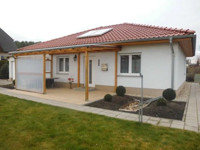 VERKAUFT – Ebenerdiges EFH mit Garage und Garten