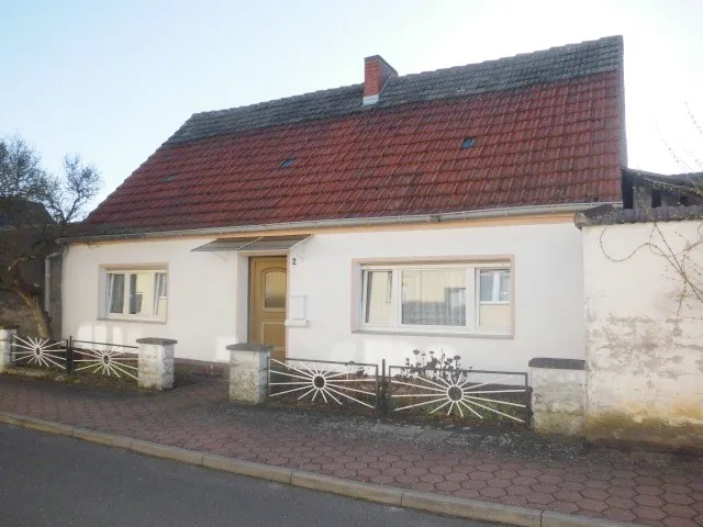 VERKAUFT – Bauernhaus mit Scheune, Innenhof und kleinen Garten