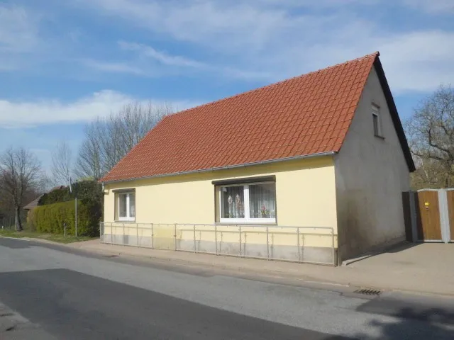 VERKAUFT – Modernisiertes Bauernhaus mit sehr großem Grundstück