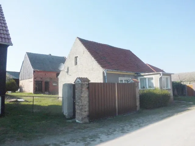 VERKAUFT – Sanierungsbedürftiges Bauernhaus am Ortsrand