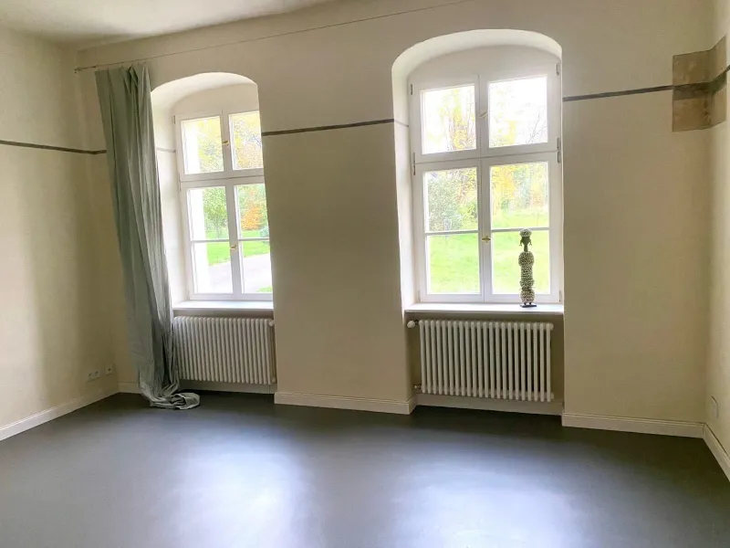 3 schöne, erweiterbare Gewerberäume mit Küche und DU/WC