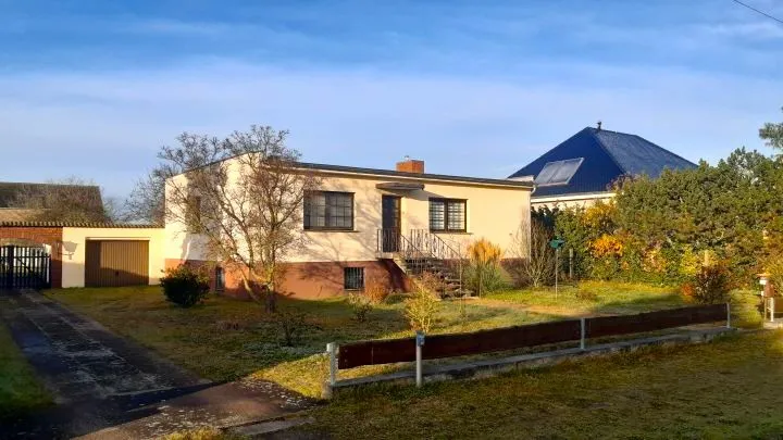 Gepflegtes, sofort beziehbares EFH mit Garage und gro&szlig;em Garten