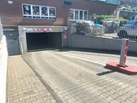 Tiefgarageneinfahrt