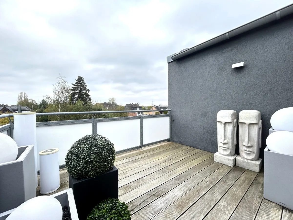 MODERN WOHNEN MIT AUFZUG !!! Großzügige 2-Zi.-Dachgeschosswohnung für Anspruchsvolle - Foto 1