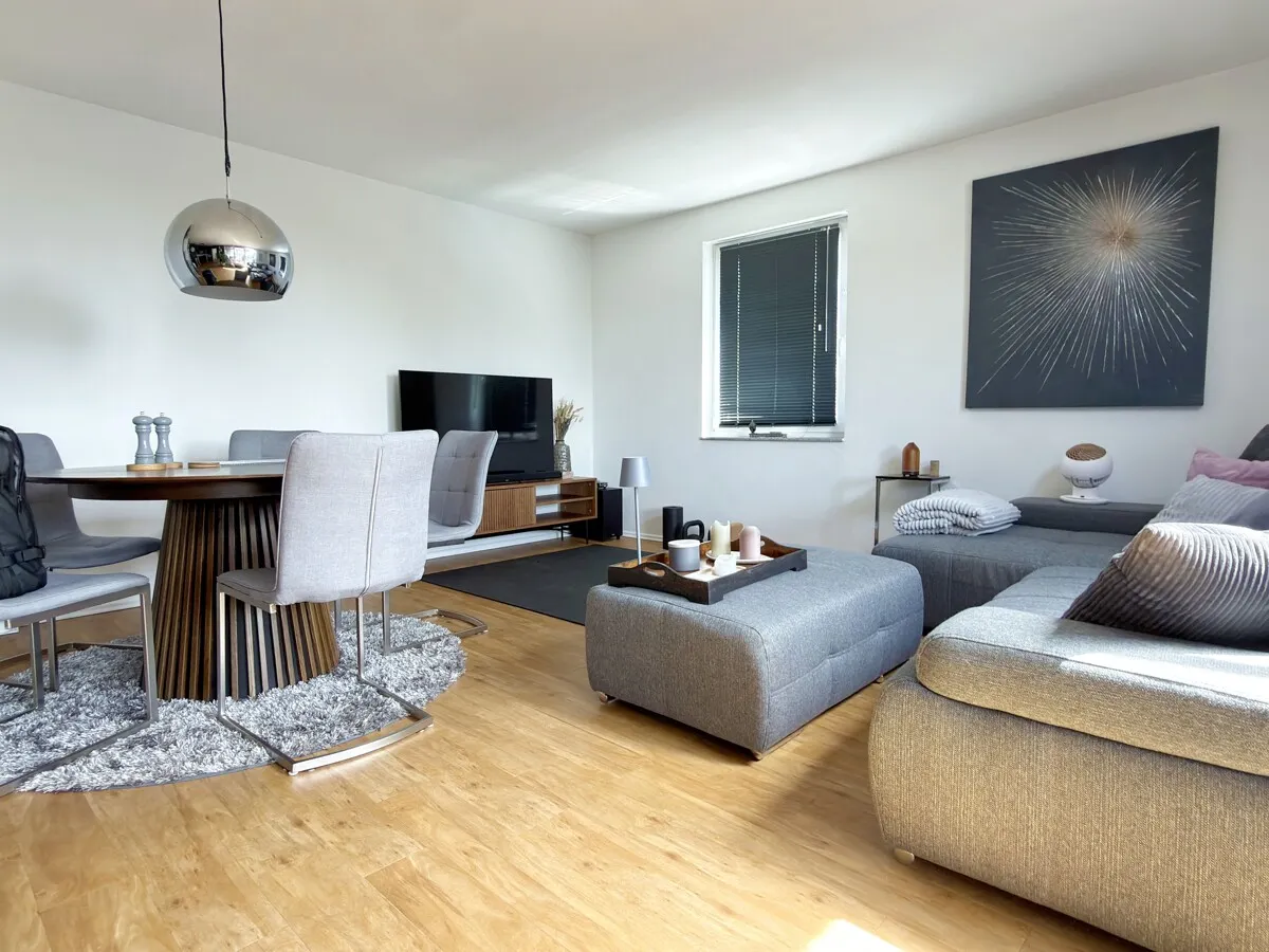 JETZT MIT NEUEN FOTOS !!! Großzügige 2-Zi.-Dachgeschosswohnung für Anspruchsvolle - Photo 1