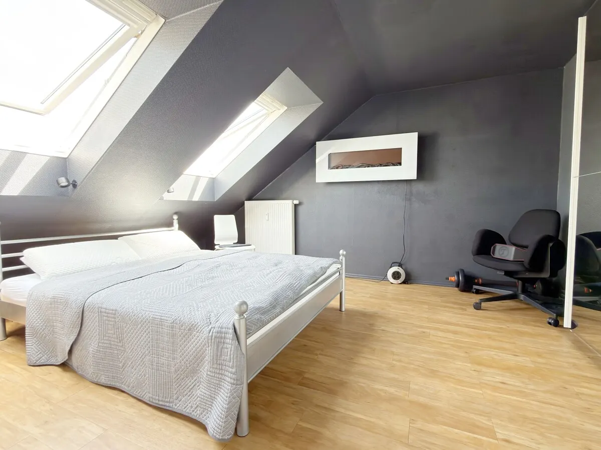 JETZT MIT NEUEN FOTOS !!! Großzügige 2-Zi.-Dachgeschosswohnung für Anspruchsvolle - Photo 3