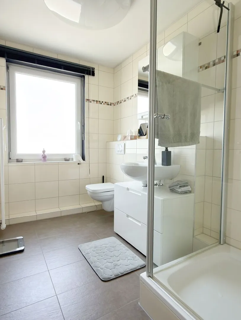 JETZT MIT NEUEN FOTOS !!! Großzügige 2-Zi.-Dachgeschosswohnung für Anspruchsvolle - Photo 5