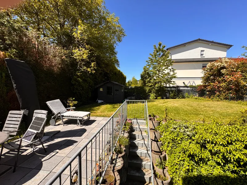Rösrath-Forsbach, sehr schöne Zwei-Etagen-Wohnung mit großem Garten, frei ab September