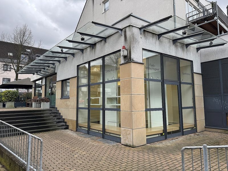 Refrath, Gefragte Ladenfl&auml;che mitten im Ortszentrum. Frei