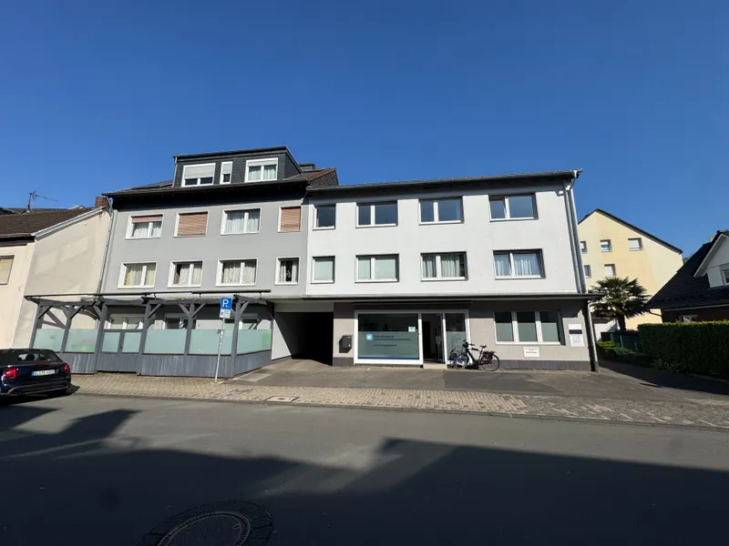 Refrath, ger&auml;umiges Ladenlokal im „V&uuml;rfels“.