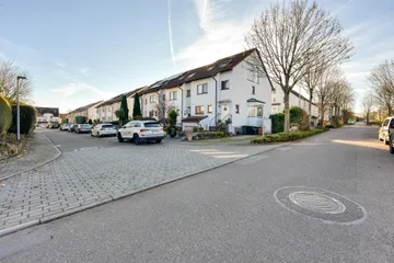 Haus & Straße von Norden