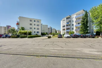 Haus u. TG v. Osten