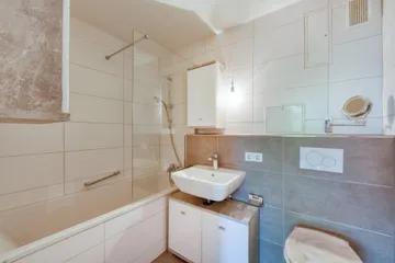 Bad mit Wanne