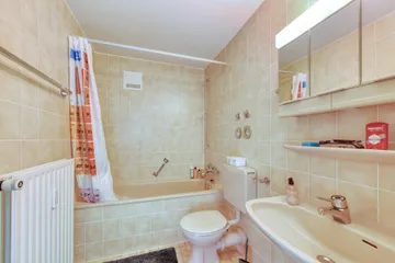 Bad mit Wanne