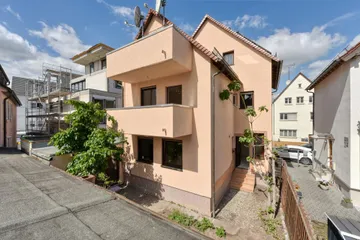 Hausansicht Ost mit Terrasse