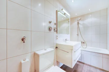 Bad mit Wanne
