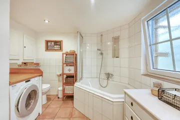 Bad mit Wanne & WC