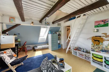 DG, Kind von hinten