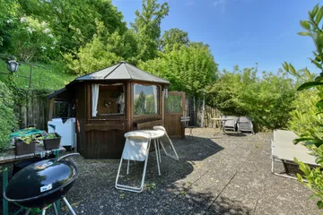 Garten E2 Laube nach Westen.jpg