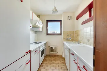 Küche mit älterer EBK