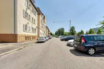 Haus & Straße v. Westen