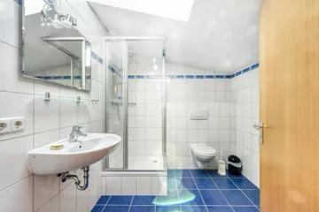 DG, Bad mit DU u. WC