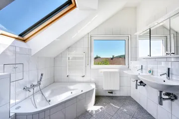 DG, Bad mit Fenster