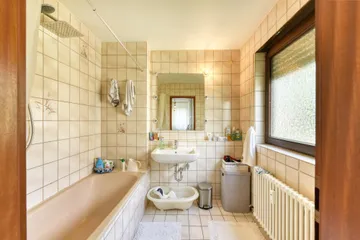 Bad mit Fenster