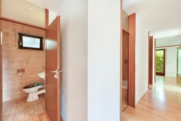 Flur & separates WC