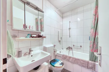 Bad mit Wanne